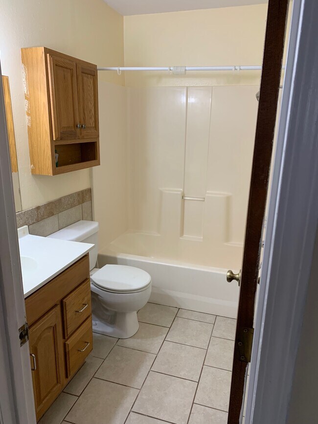 Photo - 513 E 5th Pl