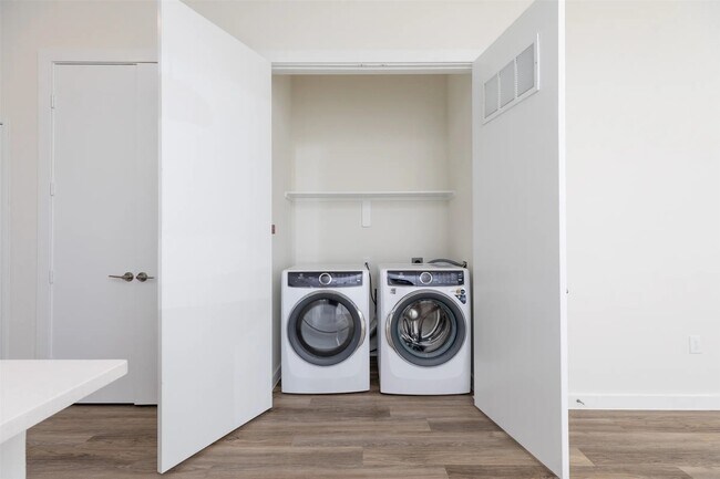 Building Photo - 1690 North Loop Unit 136