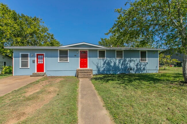 Building Photo - 207 N Avenue U