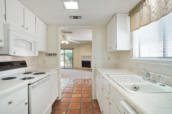 Photo - 4920 Byers Ave