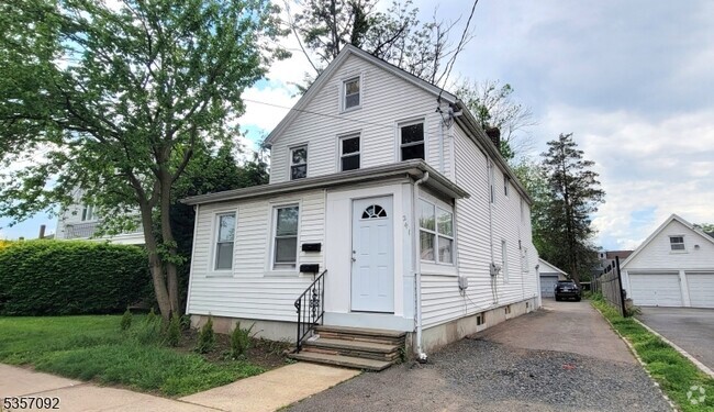 Building Photo - 241 Main St Unit 2 Rental