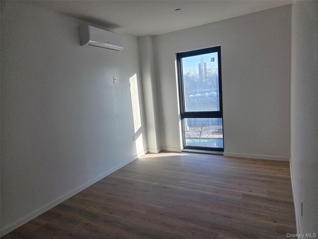 Building Photo - 70-40 45th Ave Unit 2F