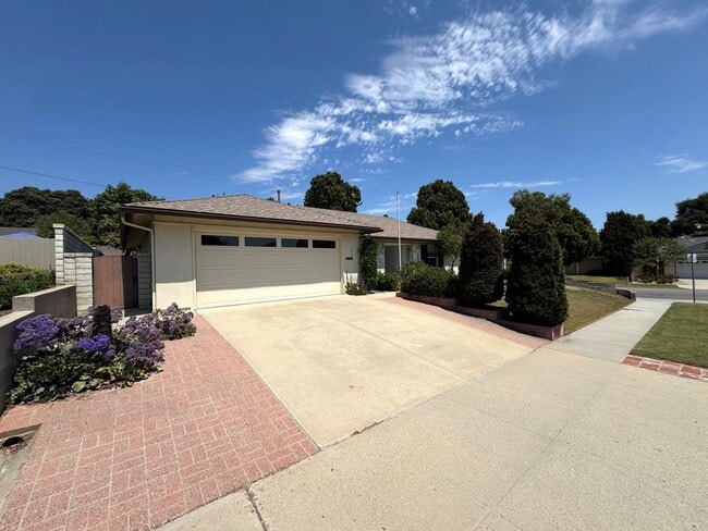 Photo - Spacious East Ventura 4 Bedroom Home – Sin...