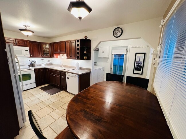 Photo - 2 Bed, 1 Bath Newly Renovated Rental