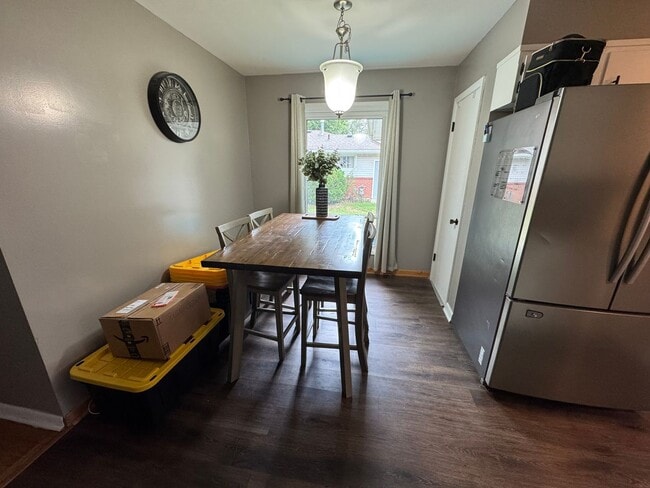 Photo - 4200 La Salle St