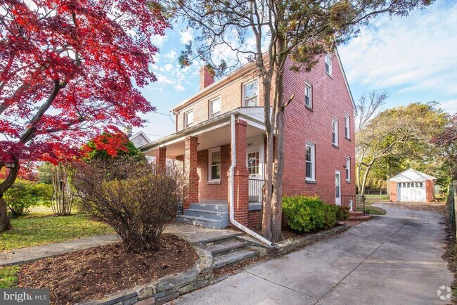 Building Photo - 4307 Fessenden St NW Rental