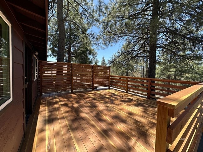 Building Photo - 25630 Oakwood St Rental