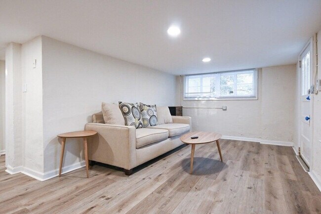 Building Photo - 840 Bobbin Mill Rd Unit ID1302841P Rental