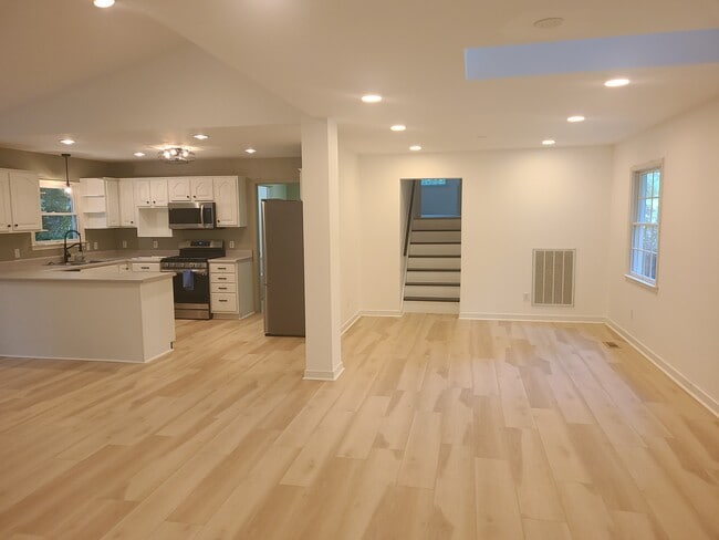 Photo - 111 Oyster Cove Lndg