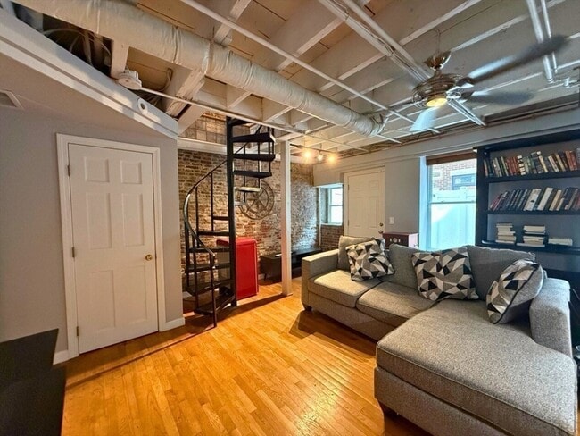 Building Photo - 34 Sheafe St Unit 1 Rental