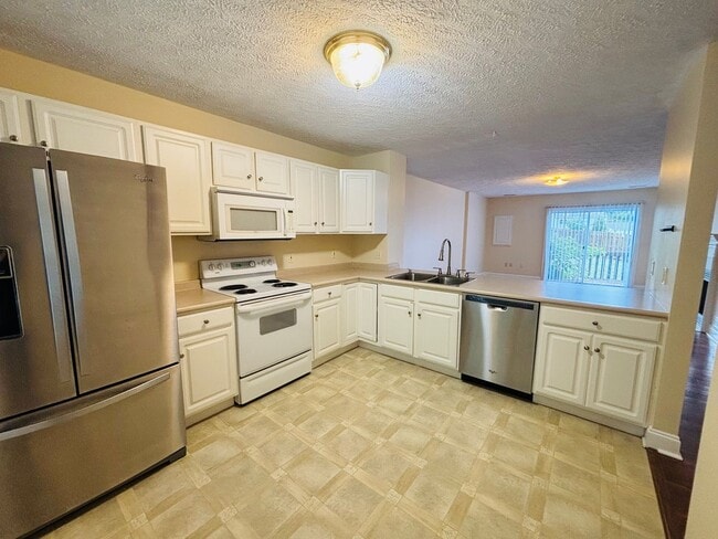 Photo - 120 Willow Oak Dr NW