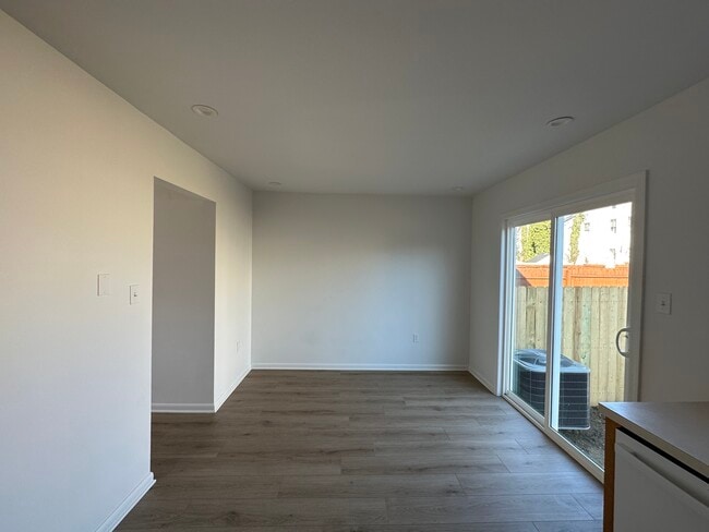 Photo - 6655 Musgrave St