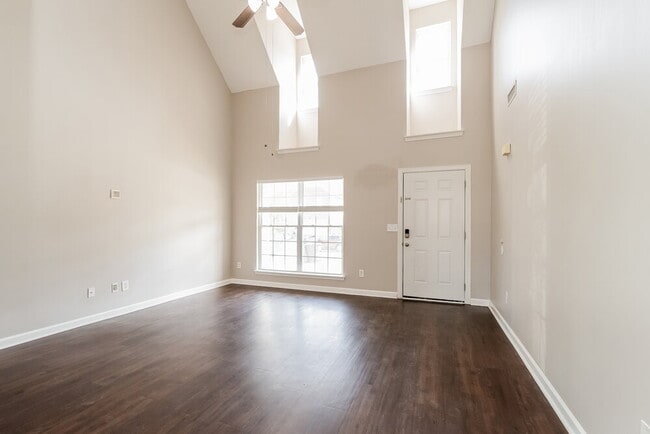 Photo - 1025 Lakewalk Dr