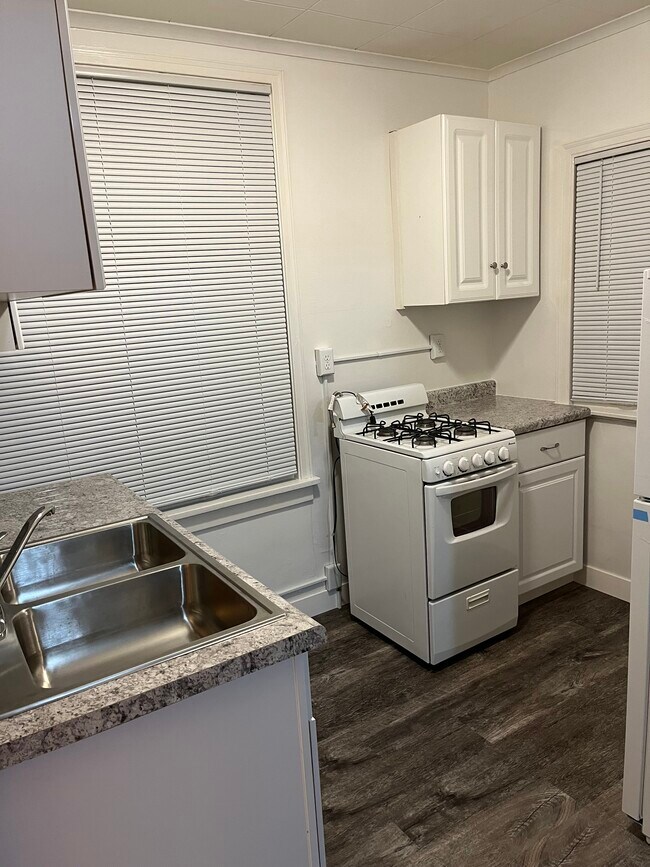 Kitchen - 719 3rd St SW Unidad 1