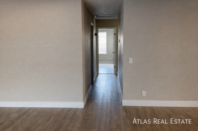 Photo - 528 W La Jolla Dr