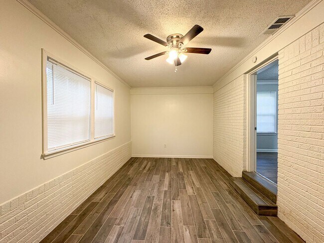 Photo - Updated 3 bedroom, 1 bathroom near Quince and Perkins