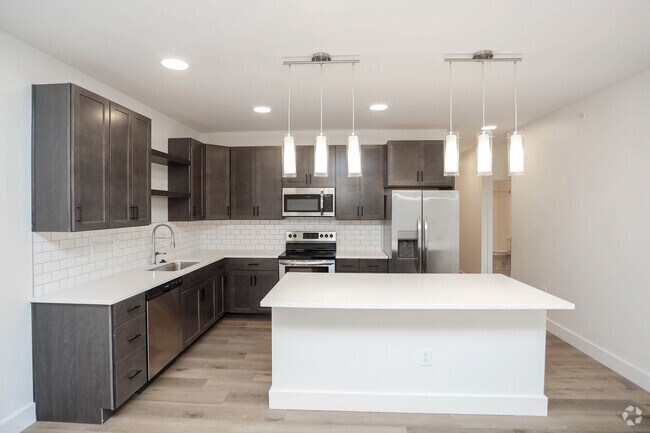 3BR, 3BA - 1557 SF