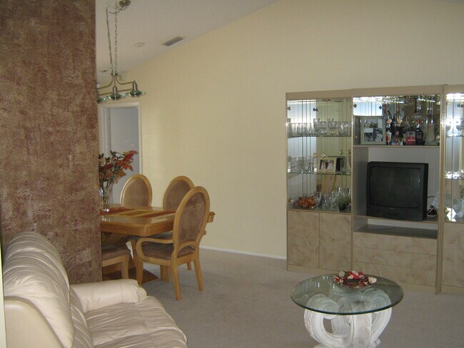 Photo - 1102 Fuchsia Dr