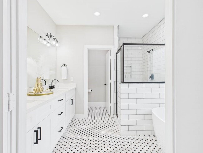 Photo - 6310 Norland St