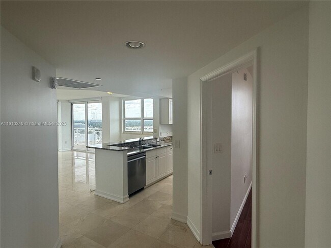 Photo - 19501 W Country Club Dr Unidad 2209