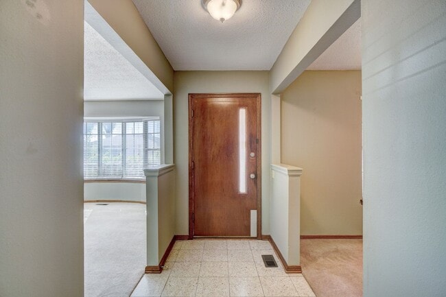 Photo - 3 Bed 2 Bath in Midwest City!