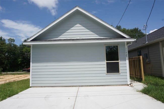 Building Photo - 11925 Nelwood St Rental