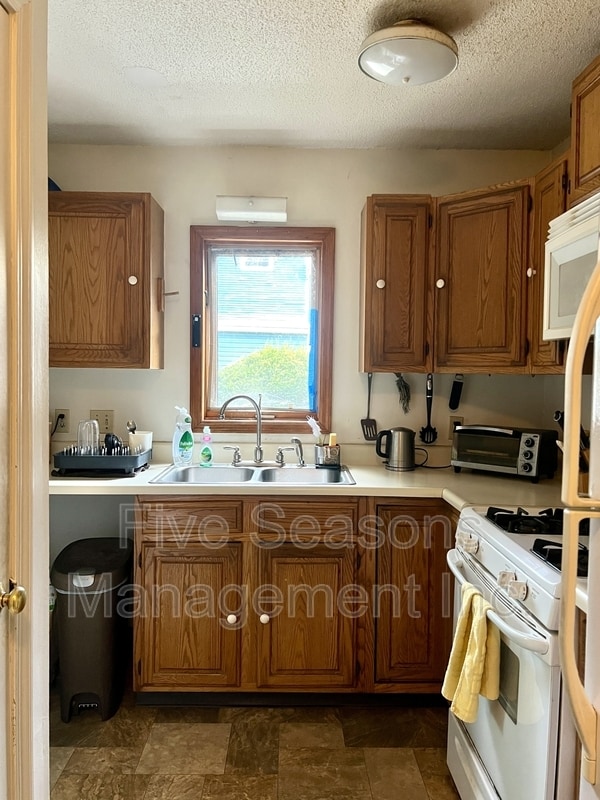 Photo - 115 N Winooski Ave