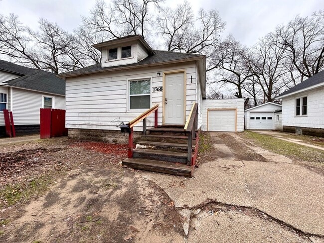 Building Photo - Three Bedroom Home in Muskegon