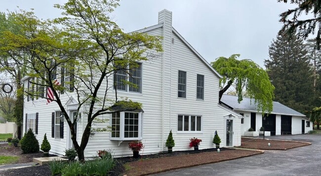Photo - Beautiful Landale 4 Bedroom Single with 2 car garage for rent $3,650/month