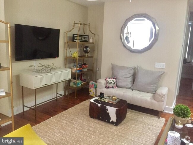 Building Photo - 131 S 13th St Unit 4F Rental