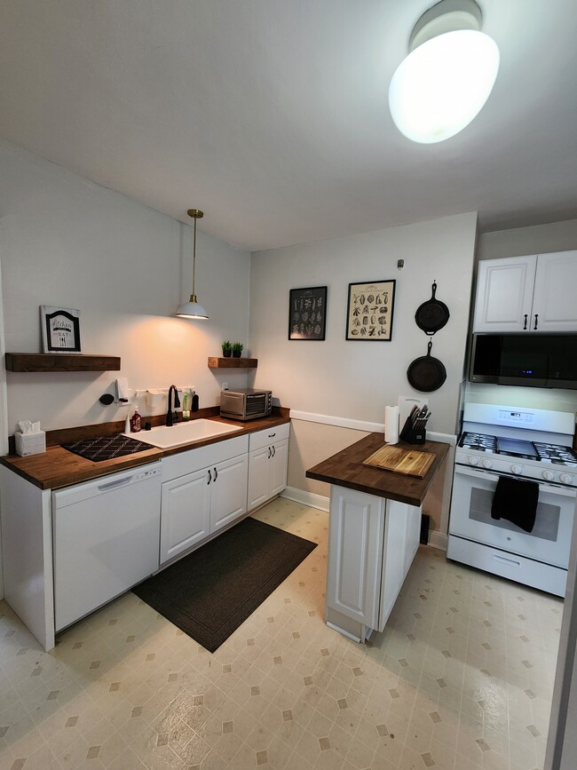 Photo - 2223 S Winchester St