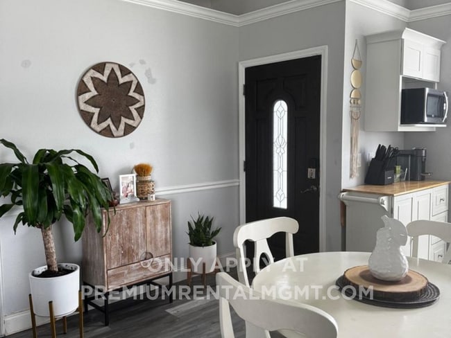 Photo - 18561 3rd Ave