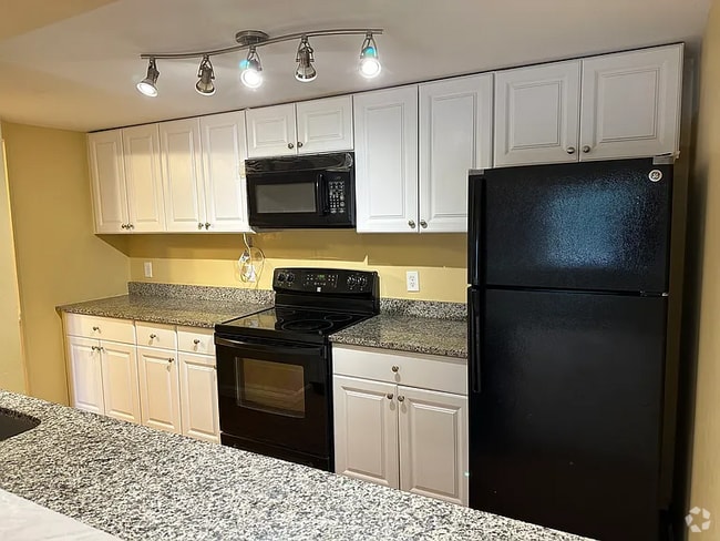 Building Photo - 165 Cottage St Unit #405 Rental