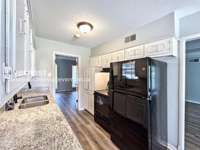 Photo - 2092 Hornsby Cove