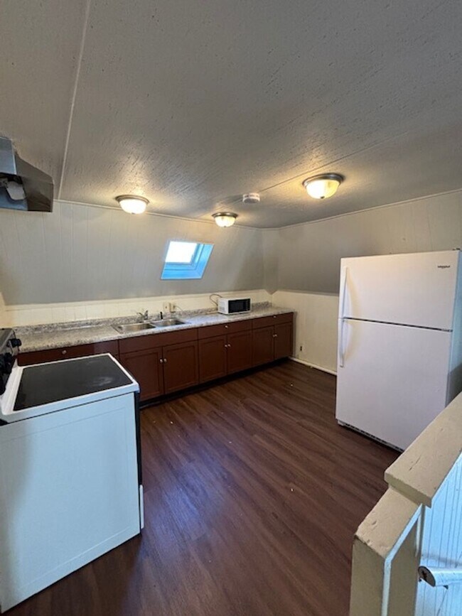 Photo - 702 W Green St Unit 3