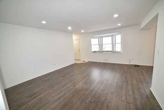 Photo - 437 N Cambridge Dr
