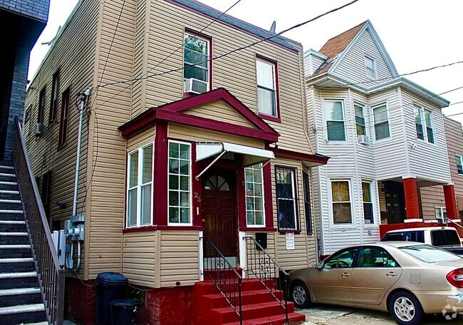 Building Photo - 25 Romaine Ave Rental