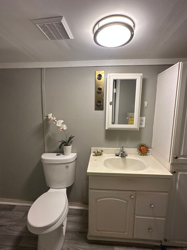Photo - 2 Bed House! COMING SOON! DEPOSIT-FREE Renting option thru OBLIGO! Deposit Alternative available