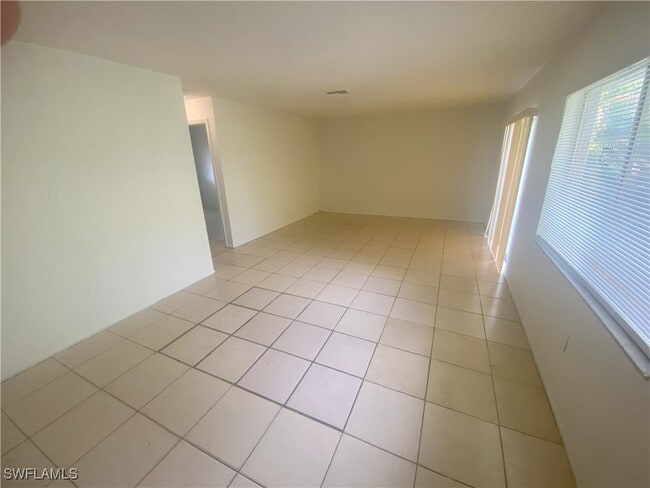 Building Photo - 2920 Jackson St Rental
