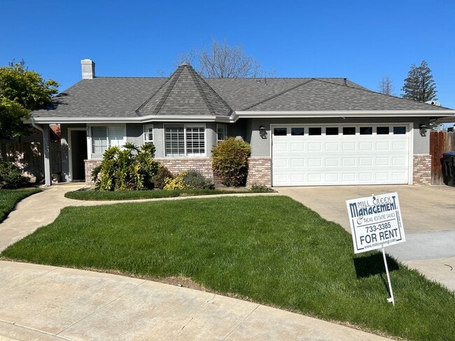 Building Photo - 3 Bedroom 2 Bathroom in NW Visalia Rental