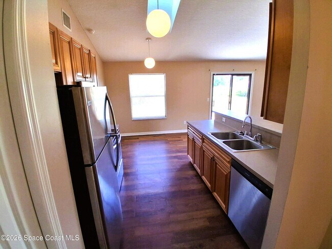 Photo - 1304 Scottish St SW
