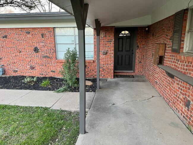 Photo - 2700 W Fuller Ave