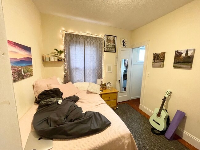Photo - 19 Eastman St Unit 1