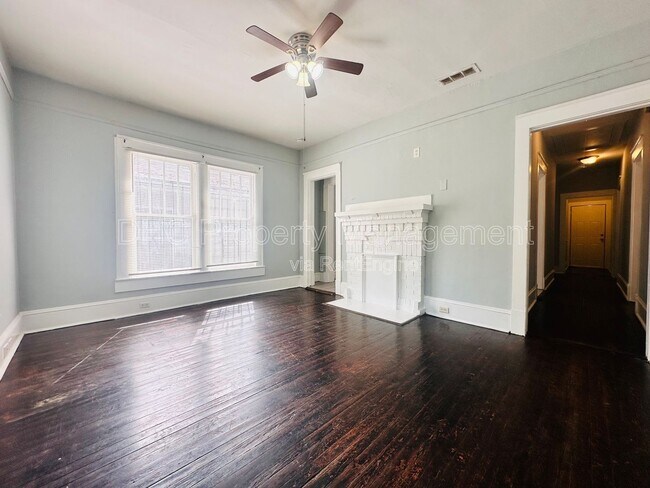 Photo - 896 Spencer St NW
