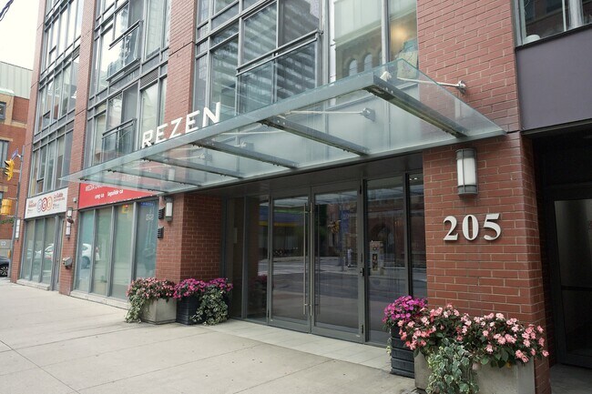 Photo - 205 Frederick St