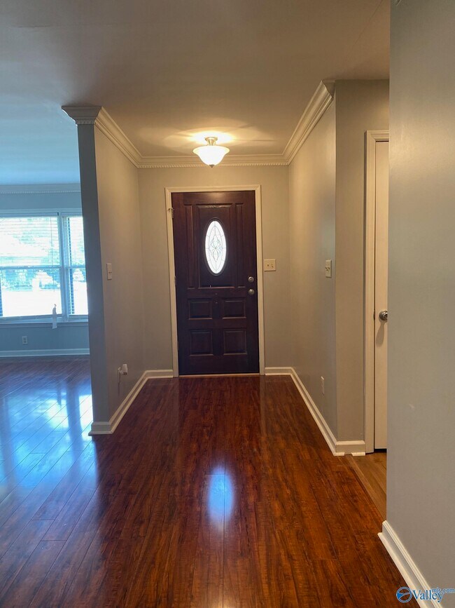 Photo - 203 Glenridge Ct SW