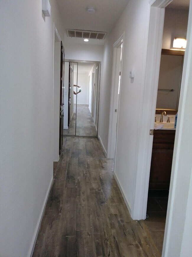 Photo - 750 Kootenay Dr House