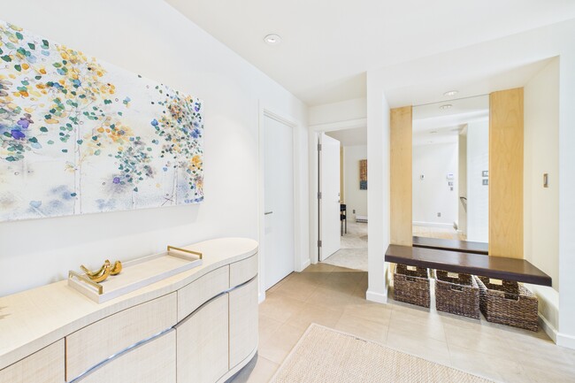 Photo - 506 W Hallam St