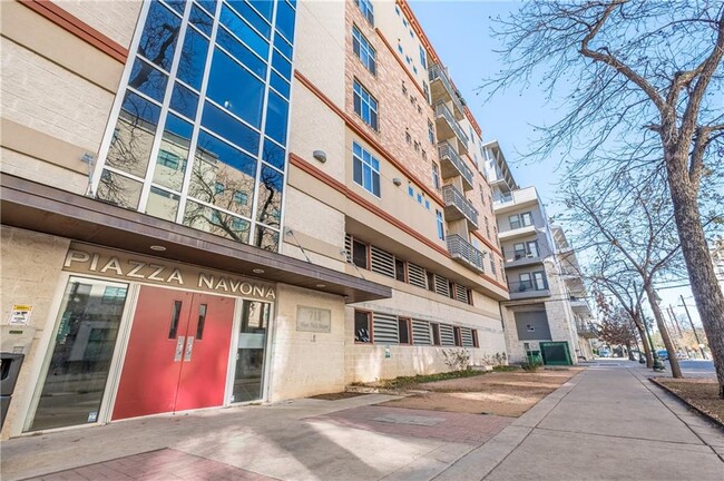 Building Photo - 711 W 26th St Unit 703