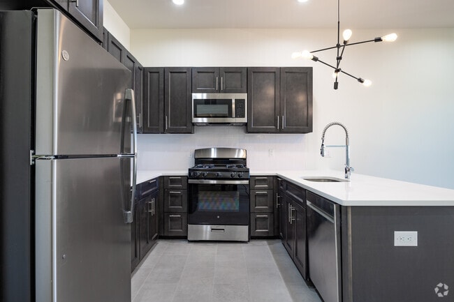 1BR, 1BA - 938SF - 604 Bloomfield